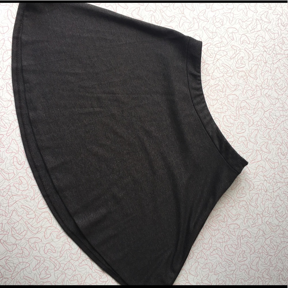 Small, dark grey Outback Red skirt